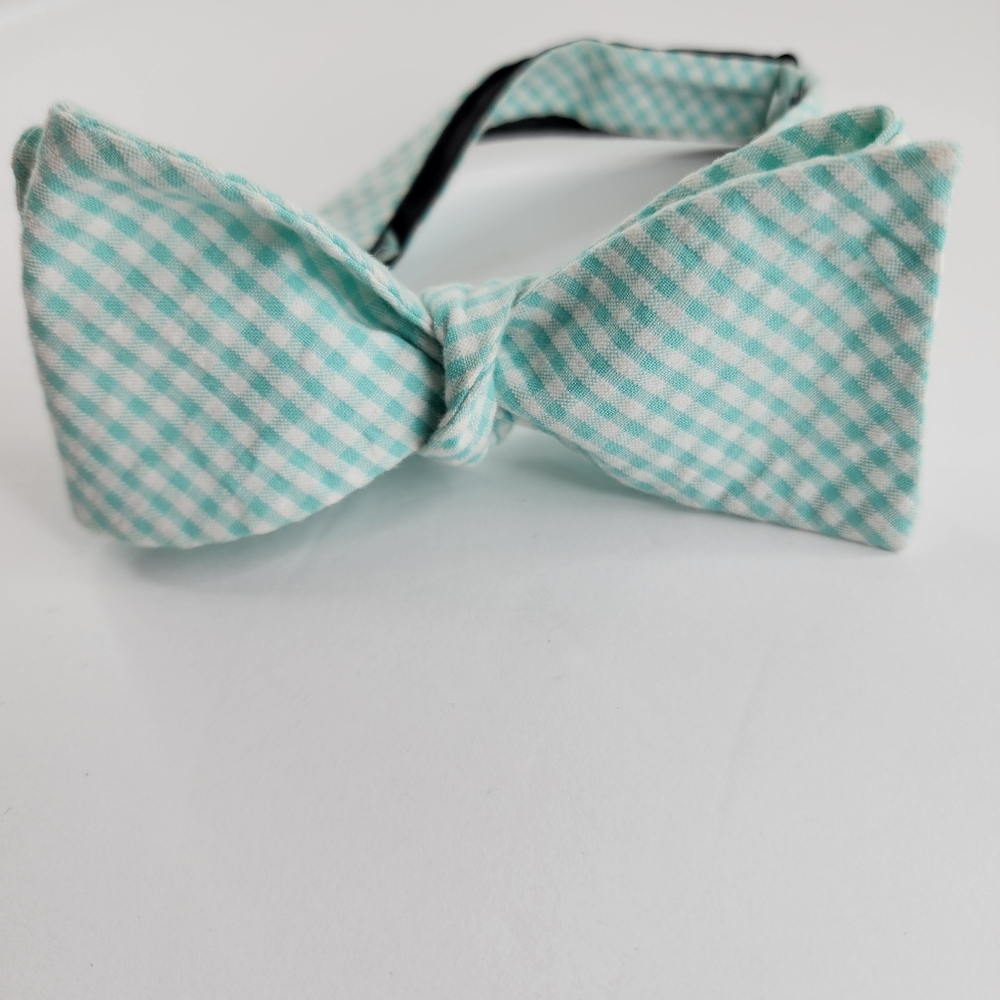 SADDLEBRED Green Self-Tie Bow-Tie.